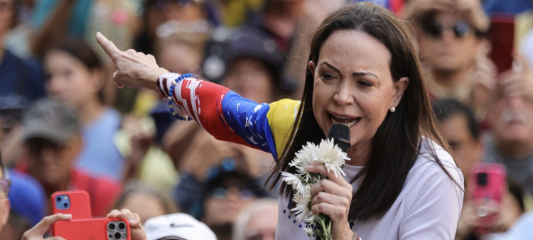 María Corina Machado, Premio Nobel de la Paz, Predice el Aislamiento de Maduro y su Próxima Caída
