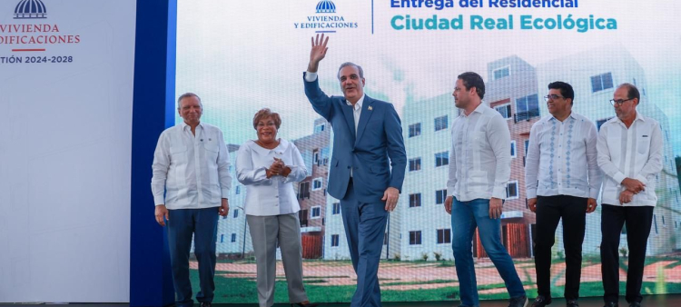 Entrega de más de 400 apartamentos en Santo Domingo Este por Abinader