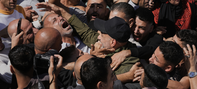 154 prisioneros palestinos liberados por Israel llegan al norte de Egipto