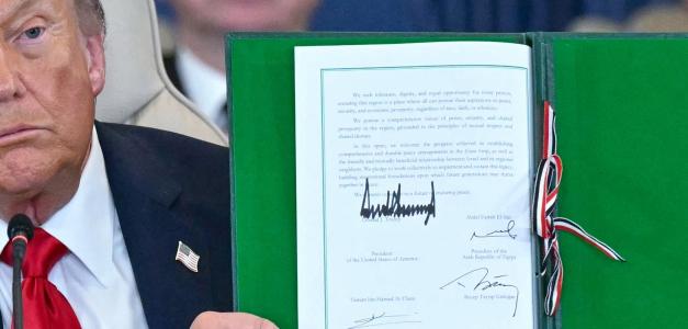 Trump expresa su alegría al firmar el acuerdo de Gaza