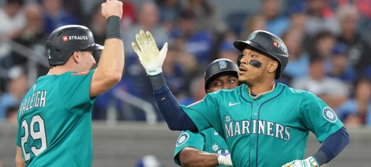 Marineros vencen a Blue Jays 3-1 con jonrones de Rodríguez, Polanco y Naylor