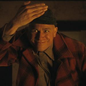 La historia de Ed Gein: Ryan Murphy y Charlie Hunnam humanizan el surgimiento del monstruo moderno
