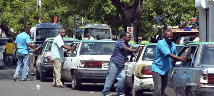 Protesta de choferes ante posible eliminación de subsidio: alertan sobre aumento del pasaje a RD$90