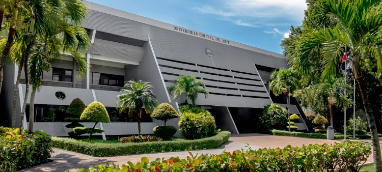 55 años de excelencia: La UCE celebra su legado de calidad