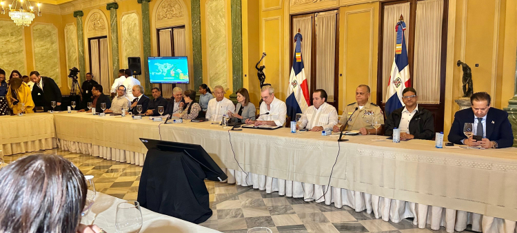 Reunión de Emergencia con Abinader ante Avance de Tormenta Tropical Melissa