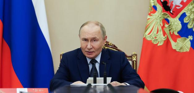 Ejercicios nucleares dirigidos por Vladímir Putin tras aplazamiento de cumbre con Trump