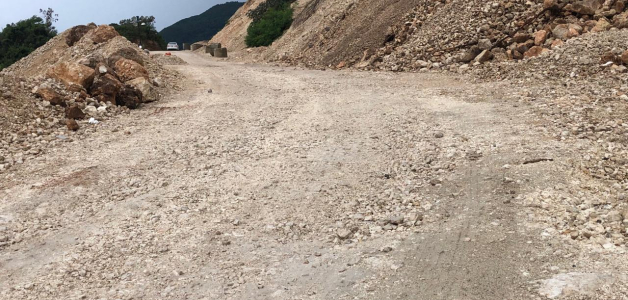 Deslizamientos de tierra y roca en Barahona y Santo Domingo: Causas y riesgos.
