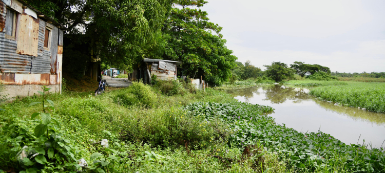Residentes ribereños del río Yuca temen inundaciones por tormenta Melissa