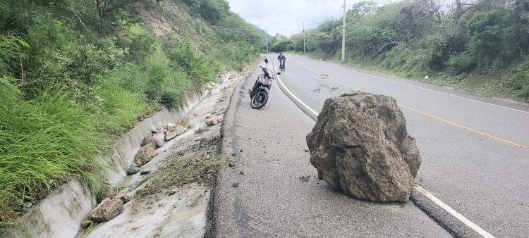 Peligro de deslizamientos en la carretera de Ocoa