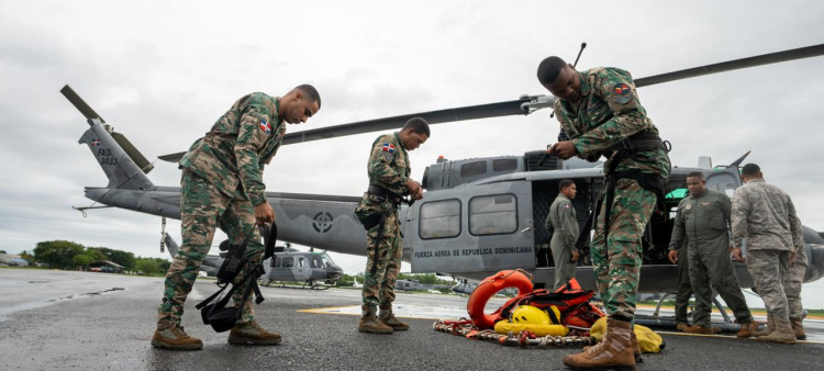 Despliegue de Unidades Especiales y Aeronaves para Rescate durante la tormenta Melissa