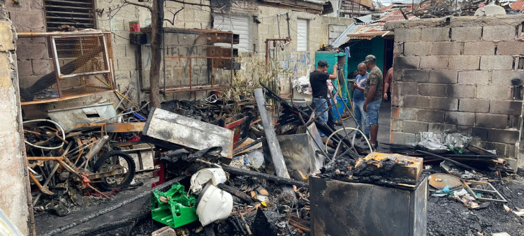 Noche de Incendio en Santiago: Afectados Durmieron en el Suelo y en Casas de Vecinos