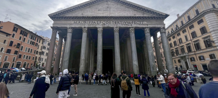 Trágico accidente: Fallece turista al caer del muro del Panteón de Roma