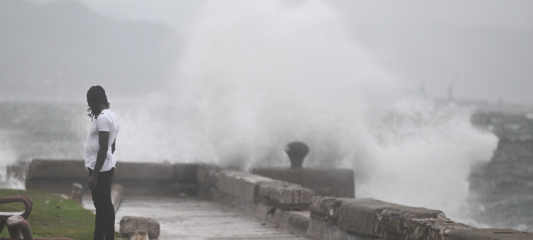 Impacto del Huracán Melissa, Categoría 5, en Jamaica: Vientos y Lluvias Devastadores