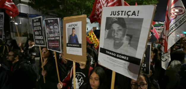 Ira callejera tras operativo sangriento en favela de Río