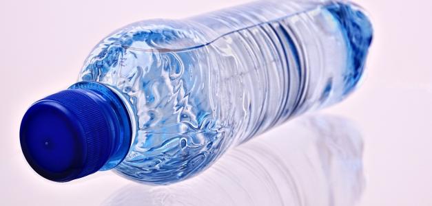 Inspección sanitaria clausura plantas envasadoras de agua por contaminación bacteriana
