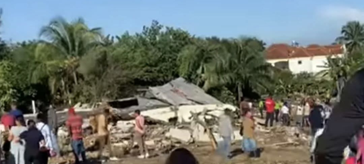 Colapso de tanque de INAPA en SPM deja cinco heridos y viviendas destruidas