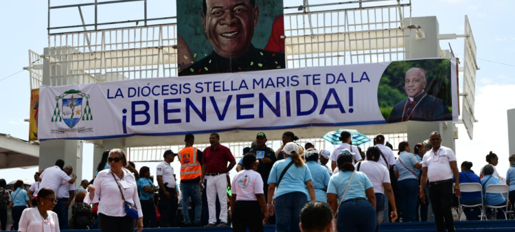 La ordenación de Monseñor Manuel Ruiz en la Diócesis Stella Maris: una mirada en imágenes