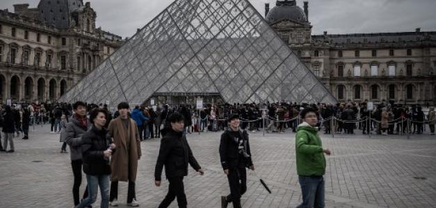 Revelan fallas en sistema de vigilancia del Louvre tras robo de corona de USD$102 millones