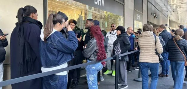 Shein inaugura su primera tienda física en París tras caso judicial por venta de muñeca pedopornográfica.
