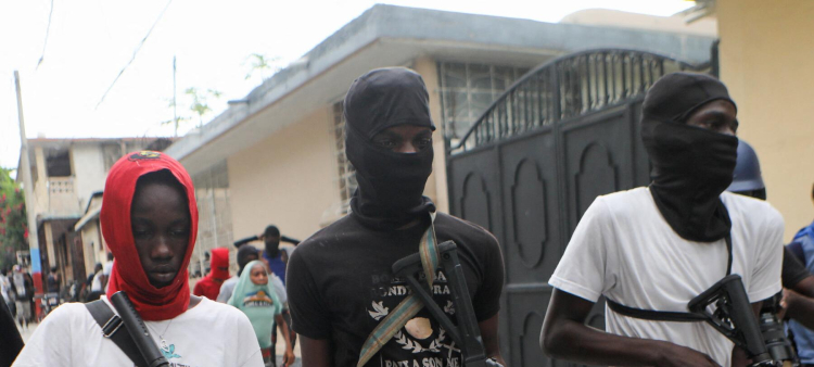 Aumenta armamento de pandillas haitianas en comparación con el gobierno