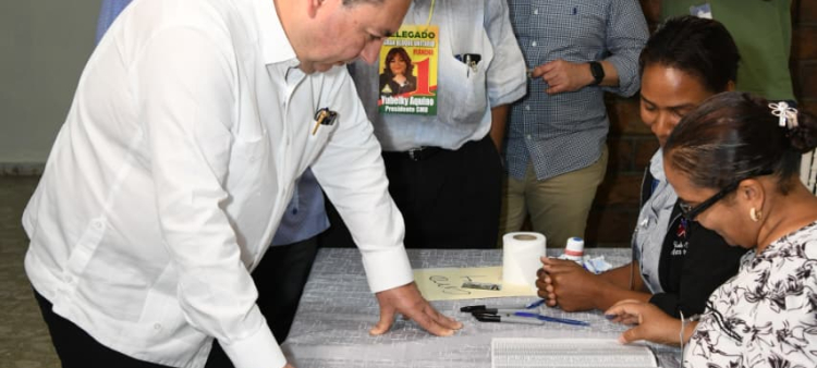 19,000 médicos aptos para votar en elecciones del CMD este miércoles