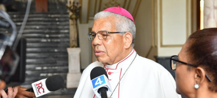 Monseñor Francisco Ozoria suspendido por mala administración