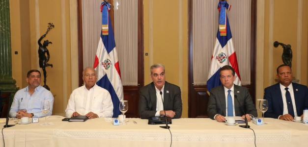 Abinader asegura suministro estable y precios asequibles para la canasta familiar en las festividades de diciembre.