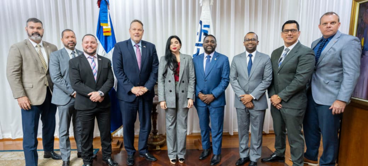 Visita de la Comisión de la DEA a Yeni Berenice Reynoso