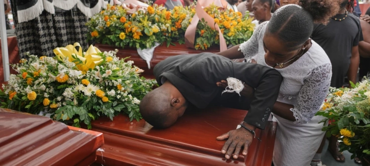 Luto en ciudad haitiana por víctimas del huracán Melissa