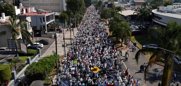 Marcha multitudinaria contra el gobierno en México