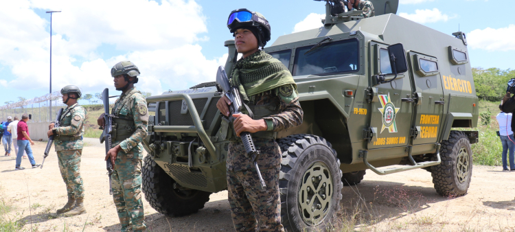 Mayor vigilancia militar en la frontera dominicana debido a disturbios en Haití.