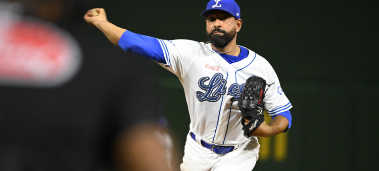 César Valdez logra ser el primer abridor del Licey en ganar un juego esta temporada.