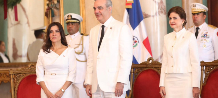 Entrega de cartas credenciales a Abinader por parte de la Embajadora de EEUU y seis diplomáticos