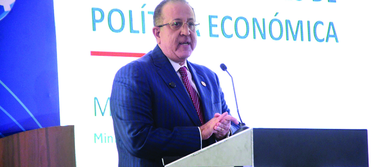 El desafío de Magín Díaz: reformar antes de la crisis.