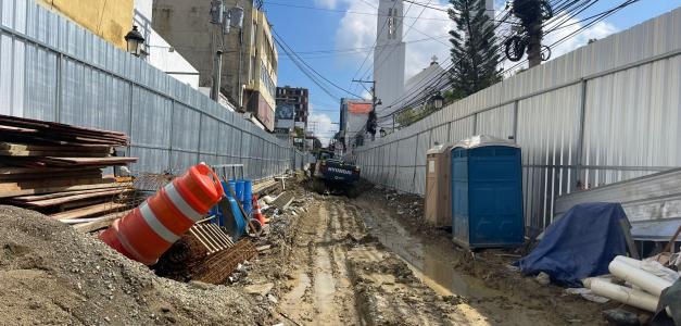 Comerciantes reportan retraso en finalización de Calle del Sol en Santiago