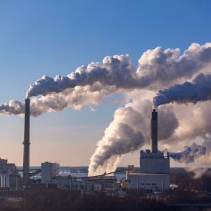 Desafíos para alcanzar consenso en cumbre climática debido al uso de combustibles fósiles
