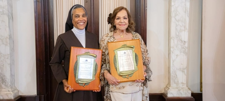 Premio al Adulto Mayor del Año y al Protector de la Persona Mayor