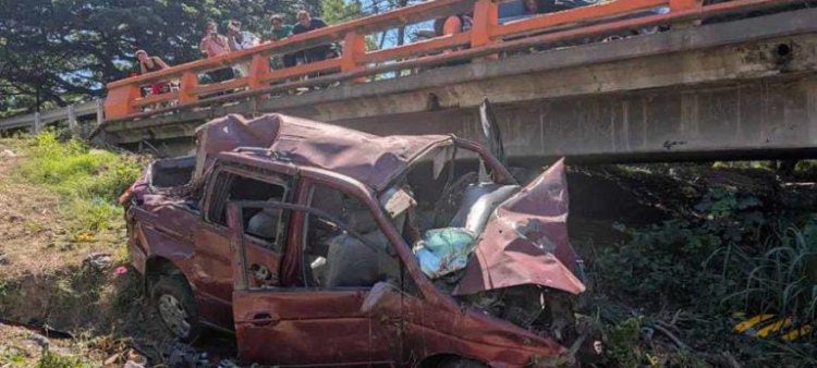 Minibús cae en Maizal en persecución: 23 indocumentados heridos