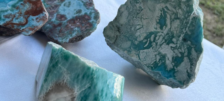 Exportación de más de 291 mil libras de larimar en el país