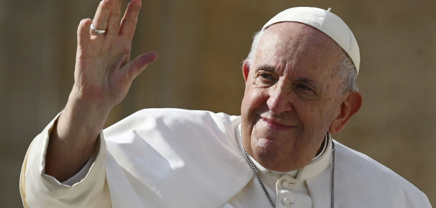Subasta de cámara Leica del papa Francisco alcanza 7,5 millones de dólares