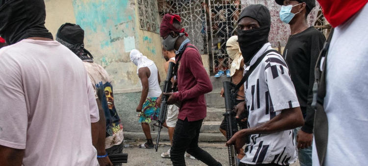 Revocan visa a funcionario haitiano por apoyo a pandillas