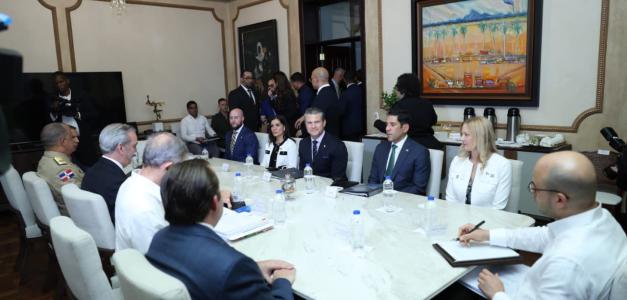 Encuentro privado entre Pete Hegseth y el presidente Luis Abinader