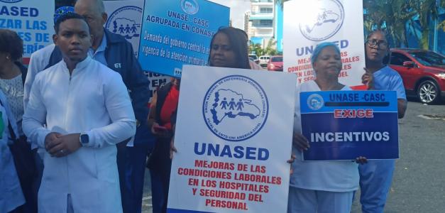 Protesta de enfermeras por condiciones laborales irregulares