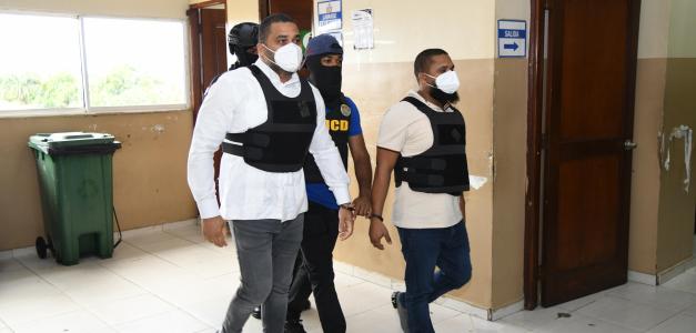 Aplazada medida de coerción para exregidor de Boca Chica e implicados en operación Kraken