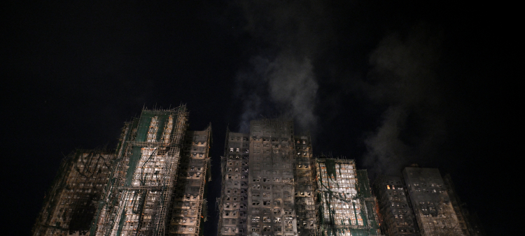 Investigación sobre corrupción y negligencia en incendio en Hong Kong con al menos 128 víctimas fatales