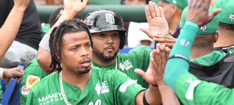 Victoria de las Estrellas sobre Escogido en el primer partido dirigido por Carlos Paulino