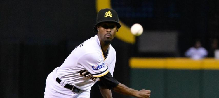 Tavárez lidera en la victoria de Águilas 4-2 sobre Licey, consolidando su liderato