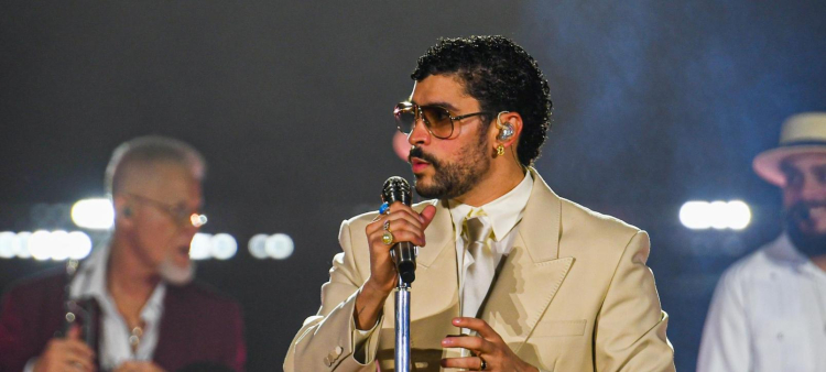 Demandan a Bad Bunny por presunto uso ilegal de voz femenina en canción ‘EoO’
