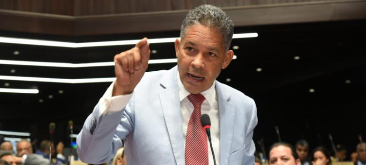 Opinión de Eugenio Cedeño sobre quejas de Pacheco respecto a despidos en el PRM: “Creo que desafina”