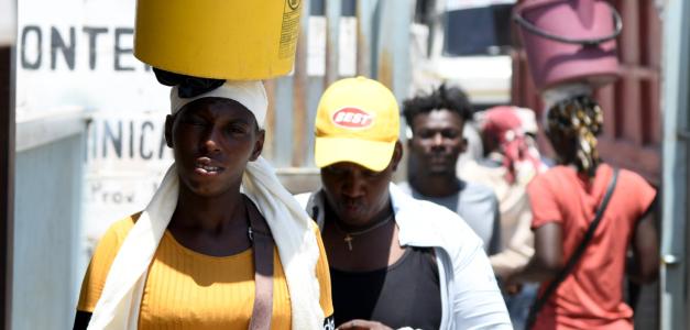 Líderes haitianos en regularización de residencia para el año 2025.